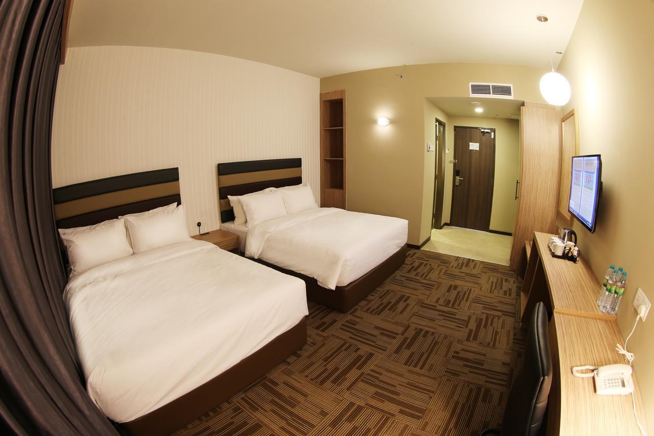 Sem9 Senai Hotel Kulai Buitenkant foto