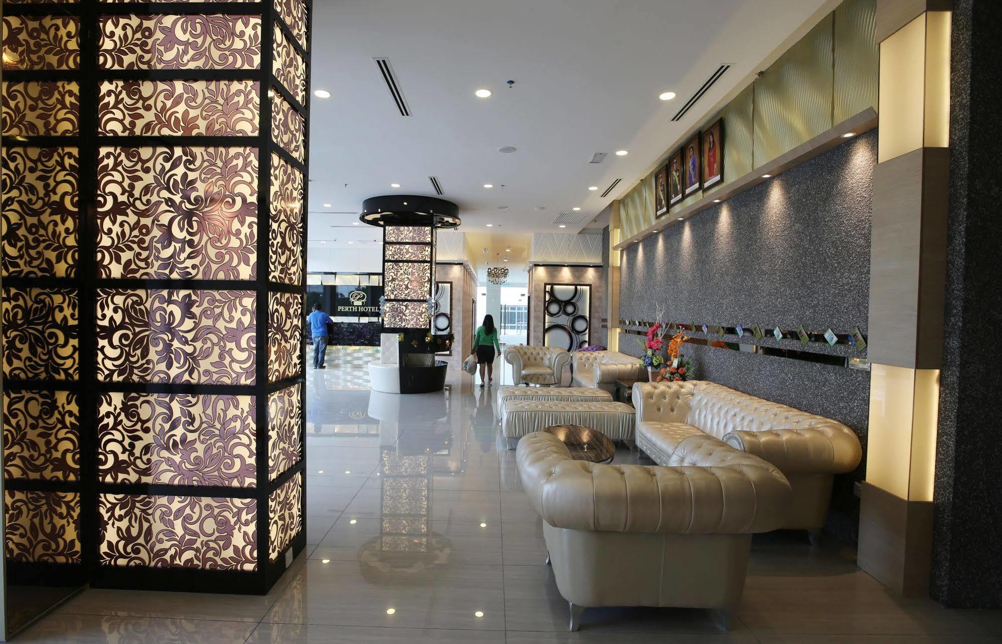 Sem9 Senai Hotel Kulai Buitenkant foto