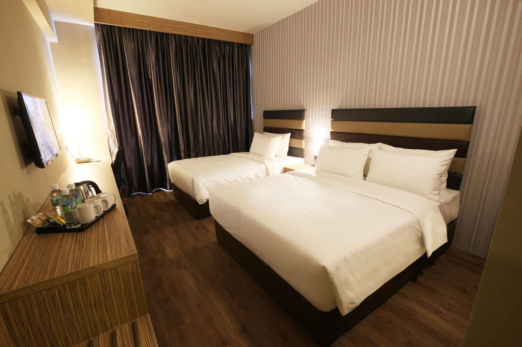 Sem9 Senai Hotel Kulai Buitenkant foto