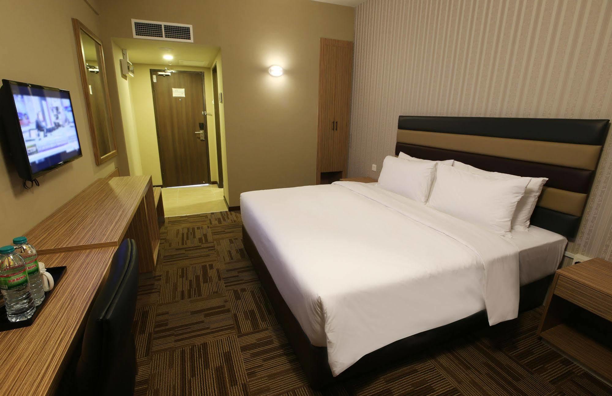 Sem9 Senai Hotel Kulai Buitenkant foto