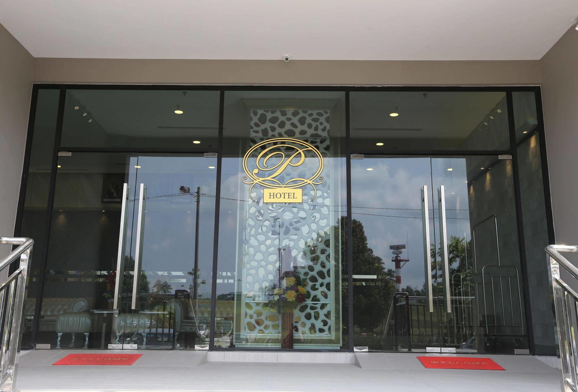 Sem9 Senai Hotel Kulai Buitenkant foto