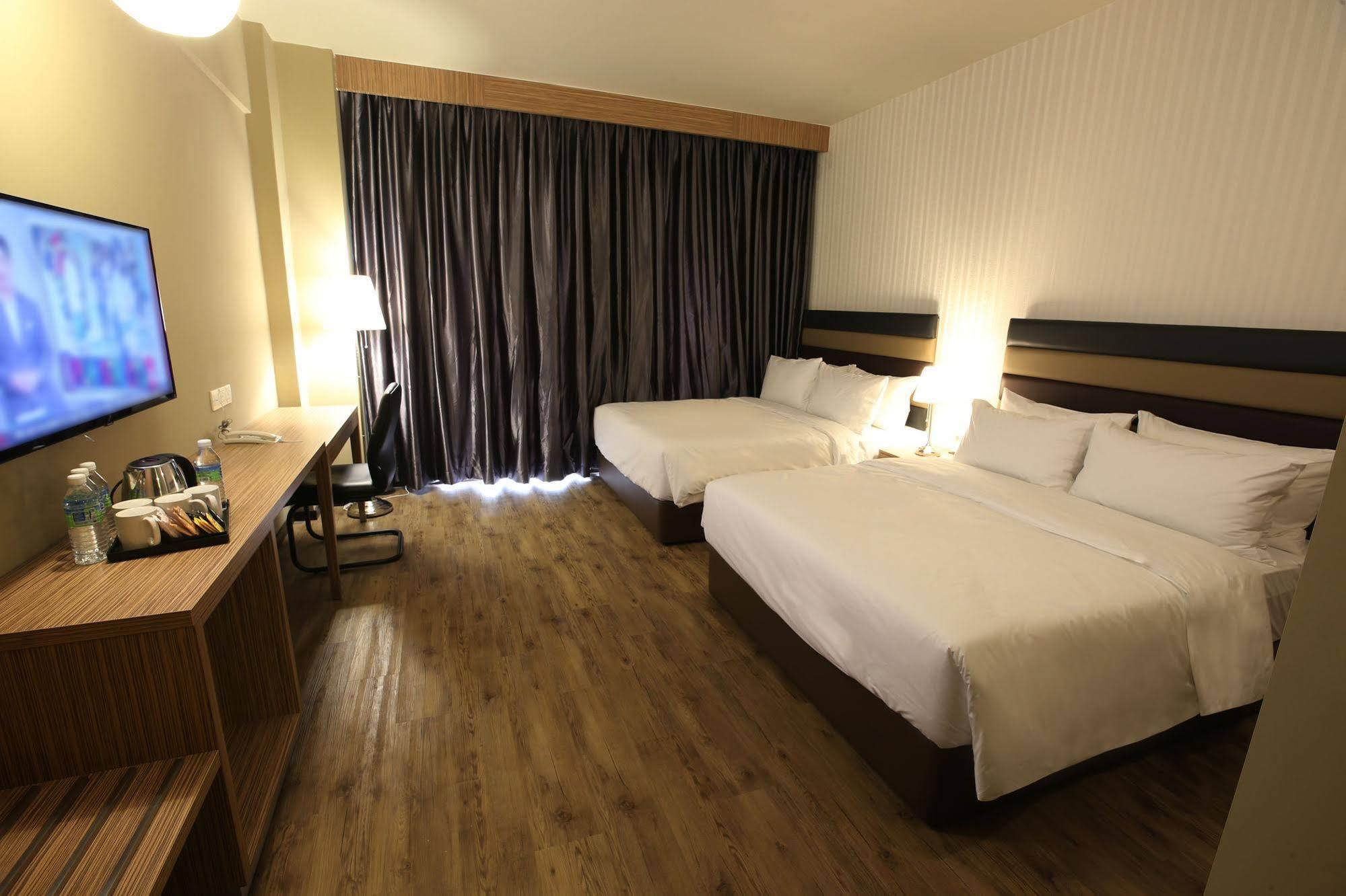 Sem9 Senai Hotel Kulai Buitenkant foto
