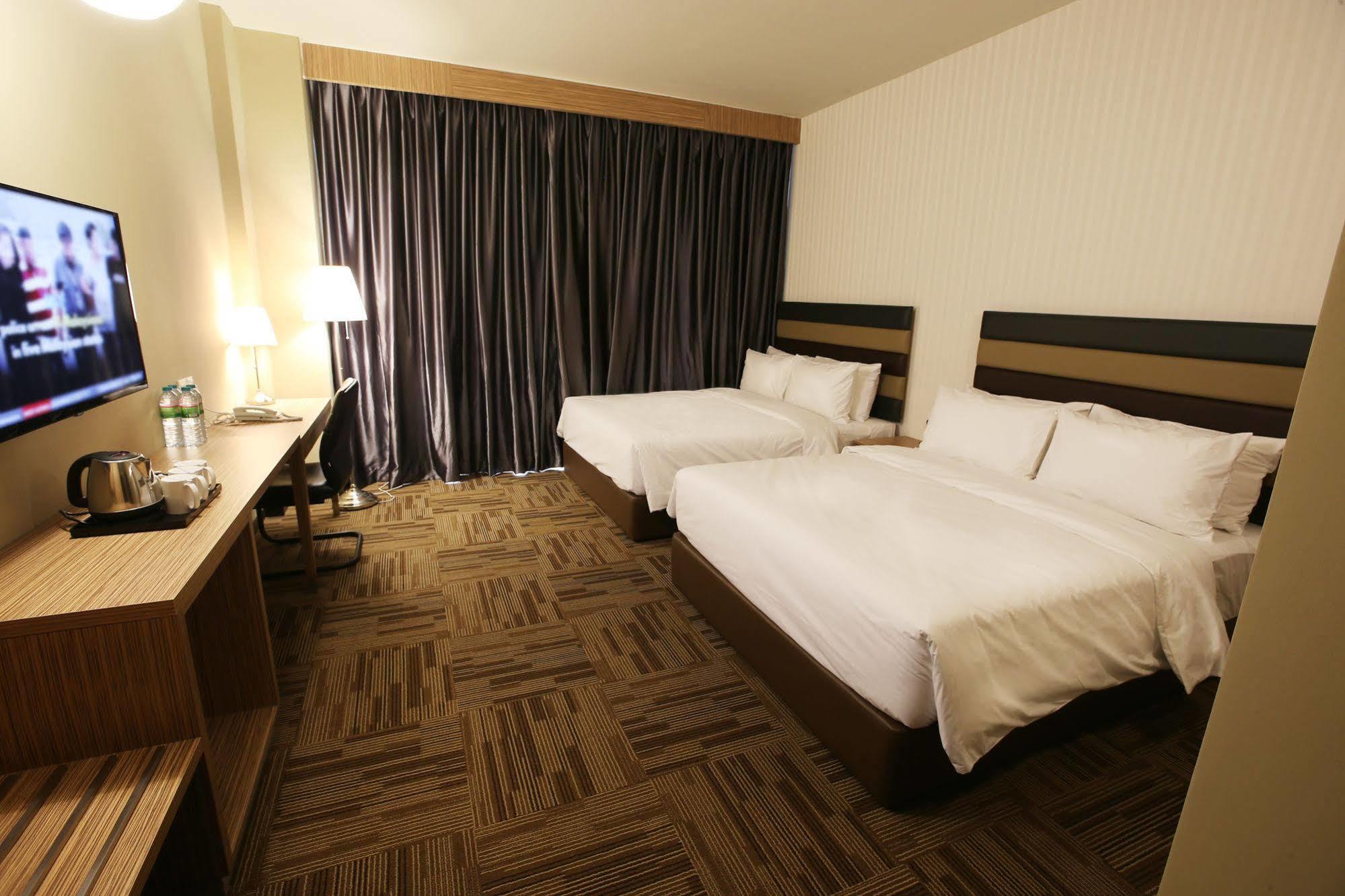 Sem9 Senai Hotel Kulai Buitenkant foto