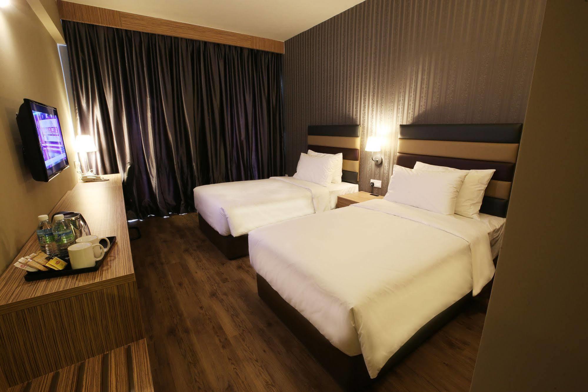 Sem9 Senai Hotel Kulai Buitenkant foto