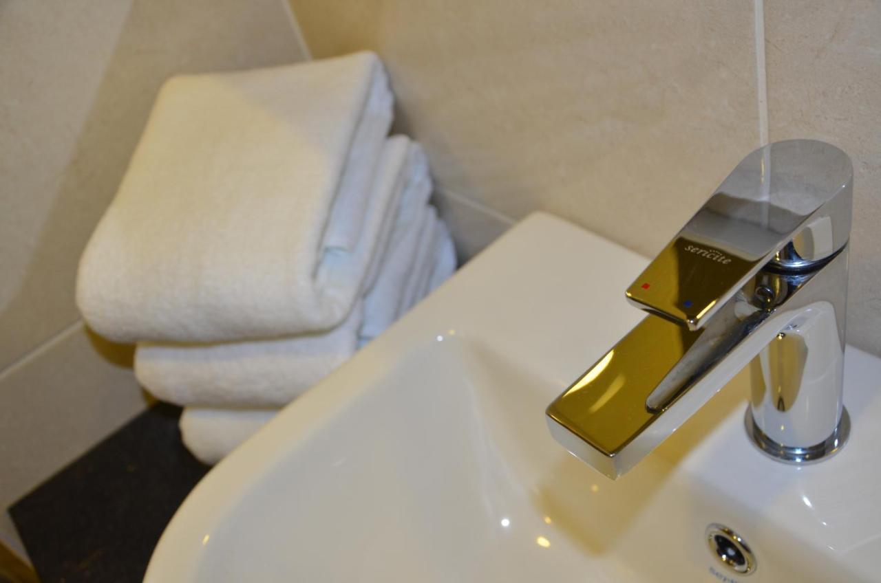 Sem9 Senai Hotel Kulai Buitenkant foto